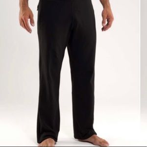 Lululemon Men’s Kung Fu sweats XL